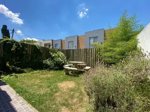 Casa 3 ambientes con 2 baños