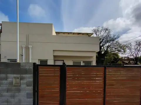 Depto Tipo Casa en Venta de 4 ambientes