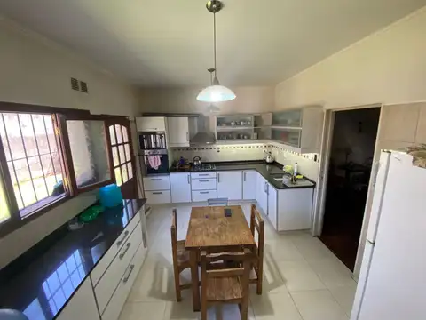 Casa 7 ambientes con 4 baños