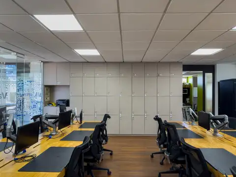 Oficina en Alquiler con 4 cocheras