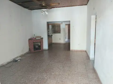 Casa 3 ambientes con 1 baño