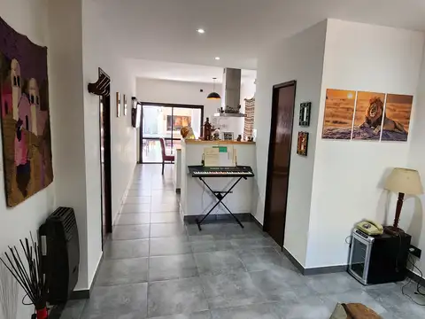 CASA 3 AMBIENTES con cochera CENTRO DE ITUZAINGO lado Norte