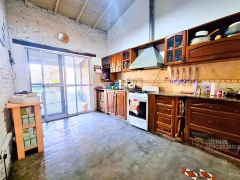 Casa en Venta con 2 cocheras