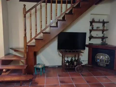 VENTA CASA CON PILETA GARAGE QUINCHO VILLA LUGANO