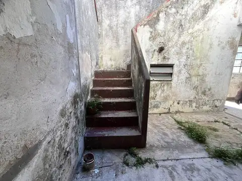 CASA A REFACCIONAR/TERRENO EN LANÚS
