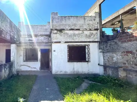 CASA A REFACCIONAR/TERRENO EN LANÚS