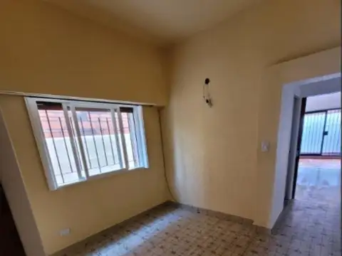 Casa 2 ambientes con 1 baño