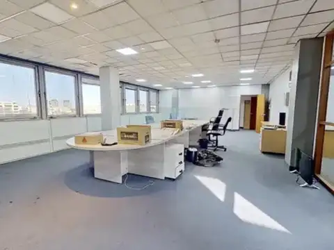 Oficina categoría A con 2 cocheras fijas y cubiertas - Monserrat