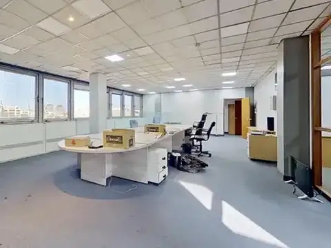 Oficina en Alquiler con 2 cocheras