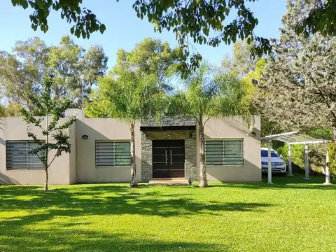 VENTA CASA 3 AMB., CON PILETA FLORENCIO VARELA.