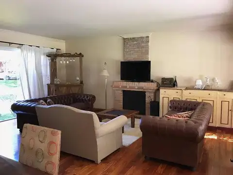 Casa en Bermudas de 4 dormitorios + dependencia