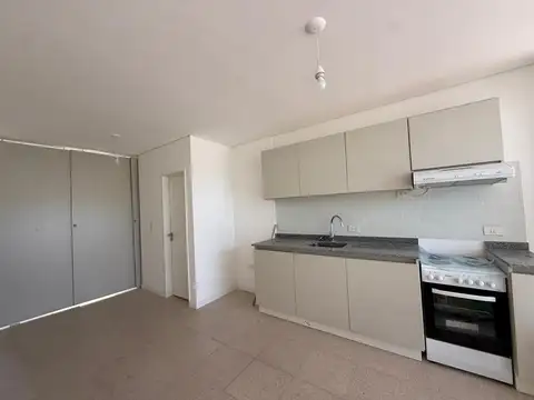 Av. Mitre 400, Piso PB