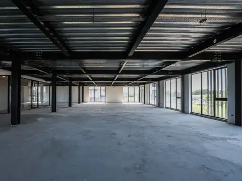 Oficina en Alquiler con 4 cocheras