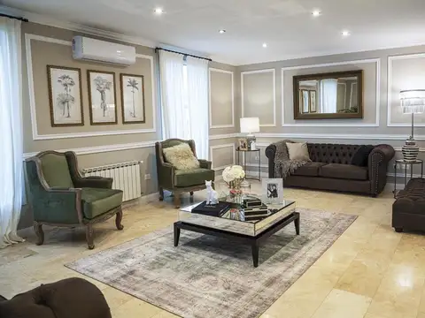 Casa en Venta con 3 cocheras