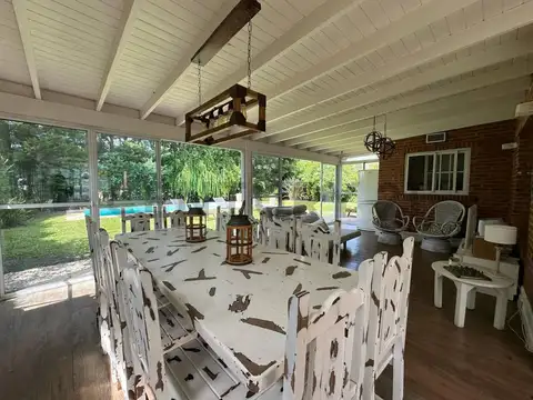 Casa en Venta con 2 cocheras