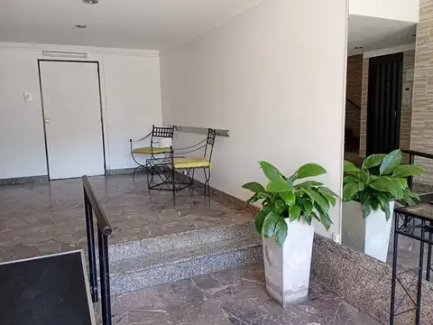 Vta DTo 2 amb. Pque Patricios,acepta varios autos