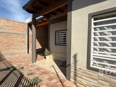 Casa 4 ambientes con 2 baños
