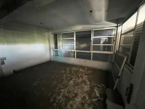 Local en Venta Via Púb.