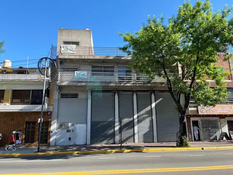 Local comercial con oficinas en dos plantas, Constitución