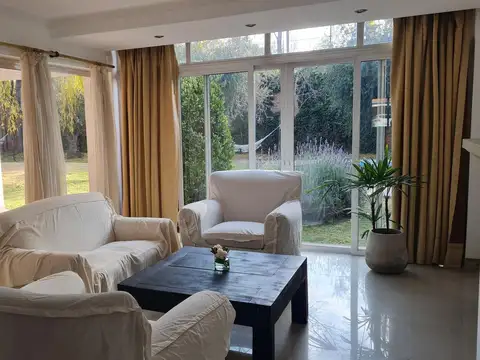 Casa en Venta con 2 cocheras