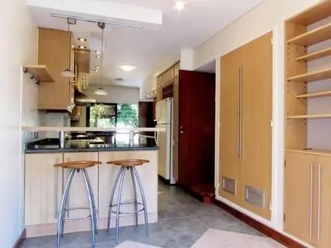 Casa 5 ambientes con 4 baños