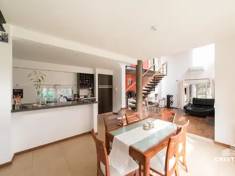 Casa 5 ambientes con 4 baños