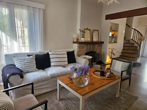 Casa 5 ambientes con 2 baños