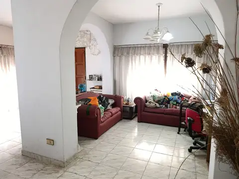 Casa en Venta con 4 cocheras