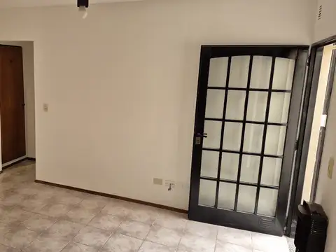 Departamento tipo casa en alquiler en Monte Castro