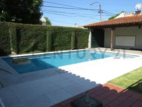 Casa en venta en Ringuelet con consultorio independiente