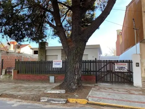 Casa Americana a METROS del Mar 3 AMB en LOTE PROPIO