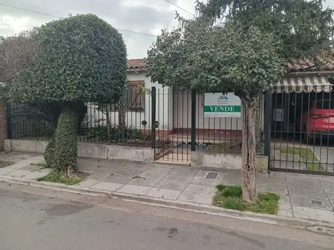 SE VENDE CASA DE CINCO AMBIENTES EN CIUDAD EVITA