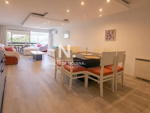 Apartamento en Venta de 3 dormitorios y servicio , Punta del este