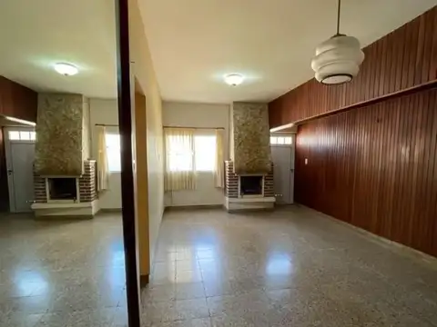 Casa 6 ambientes con 1 baño