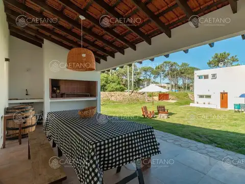 Casa 4 ambientes con 2 baños