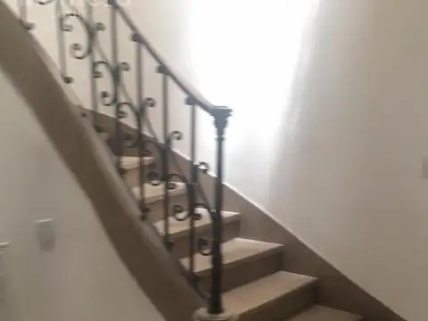 Casa 6 ambientes con 2 baños