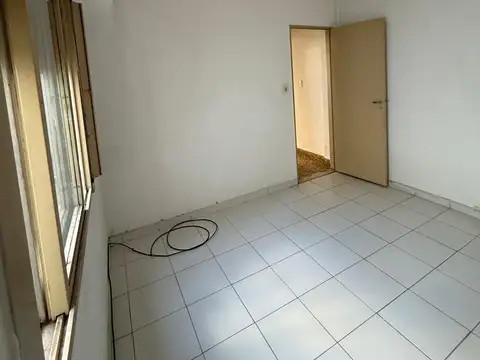 ALQUILER-VILLA LUZURIAGA-2 AMBIENTES + PATIO- PB -SIN EXPENSAS-ZONA UNIVERSIDAD LA MATANZA  