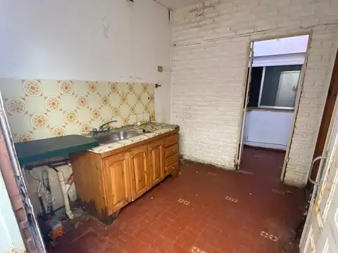Posible 3 ambientes  -  ideal pareja con hijo Lanús Oeste