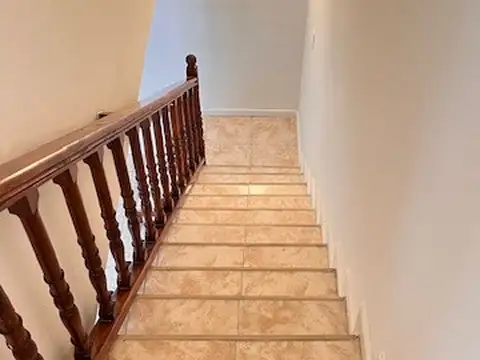 DUPLEX DE 2 AMB CON ENTRADA DE AUTO. EXCELENTE ESTADO Y ZONA