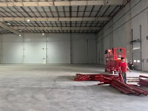 Galpon en Alquiler en 2000 Norte, USD 7.800