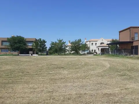 Terreno en Venta en El Cantón - Barrio Golf, USD 109.999