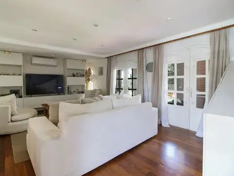 Casa 6 ambientes con 4 baños