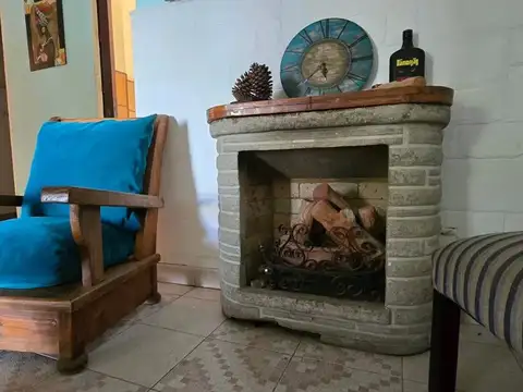 Casa 6 ambientes con 2 baños