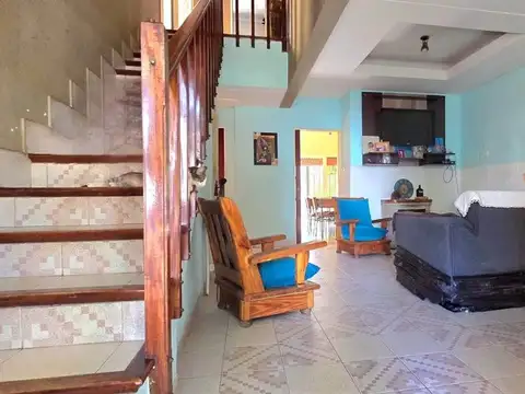 VENTA CASA 6 AMB LUMIN PATIO COCHERA JARDIN LAVAD