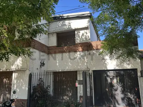 CASA EN VENTA 131 43 Y 44. 5 DORMITORIOS APTA CREDITO