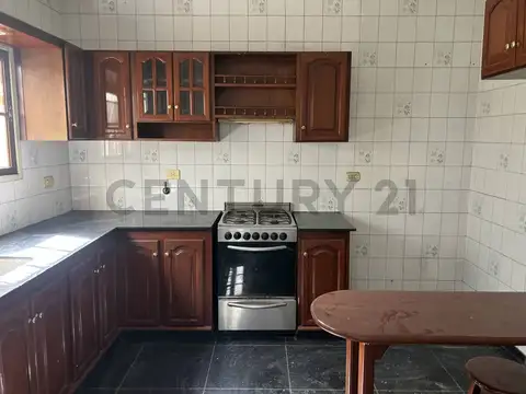 CASA EN VENTA 131 43 Y 44. 5 DORMITORIOS APTA CREDITO