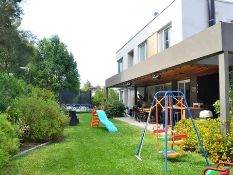 Casa 4 ambientes con 4 baños