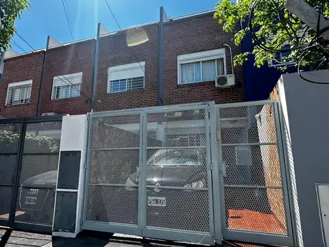 Departamento tipo casa en venta con cochera y terraza propia
