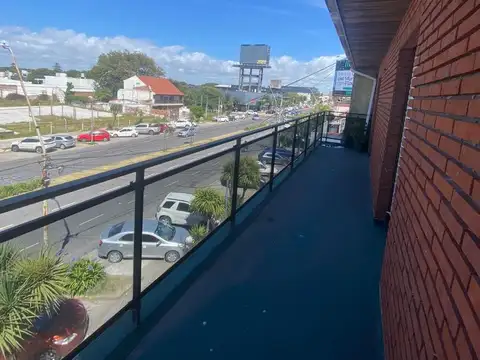 Departamento de 2 ambientes con terraza propia