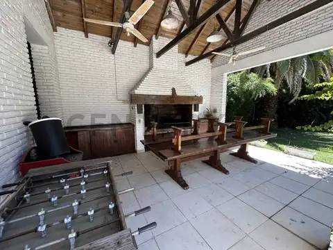 Casa 10 ambientes con 5 baños